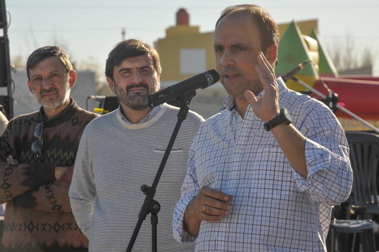 El barrio tiene desagües y una plaza nueva