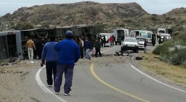 Mendoza: Al menos 16 muertos tras el vuelco de un micro