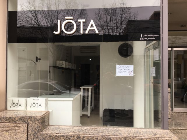 Le desvalijaron el local de ropa a metros de la Policía Federal