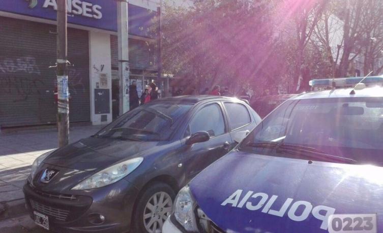 Murió el jubilado que se pegó un tiro en la Anses