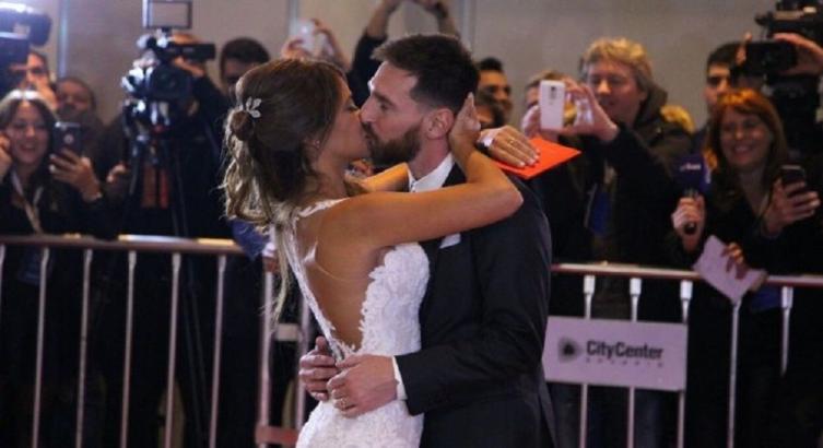 LIO Y ANTONELA DIERON EL SÍ: SE DIERON UN BESO APASIONADO