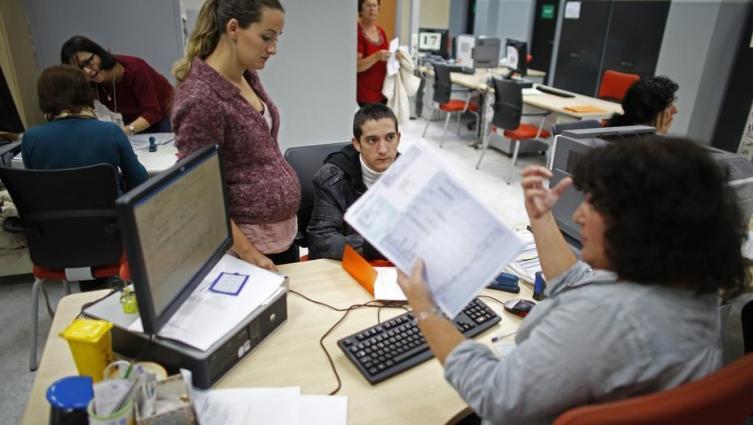 Las mujeres ganan en promedio 27% menos que los hombres