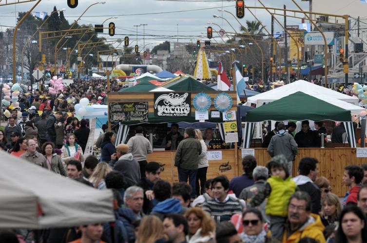 Aristóbulo del Valle se tiñe de celeste y blanco