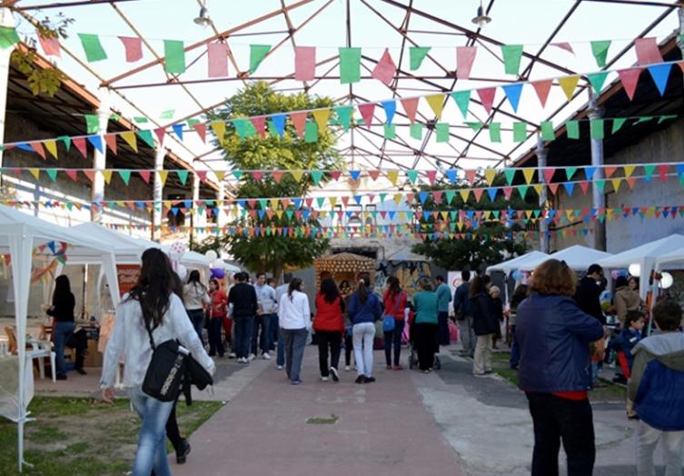 Música, cine y juegos en el Mercado Progreso