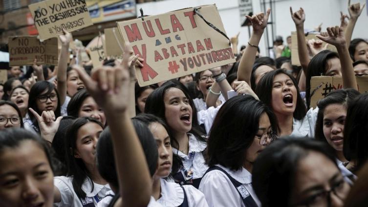 Un ejército de niñas le declaró la guerra al presidente de Filipinas