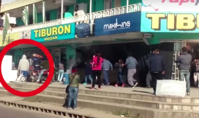 CREYÓ QUE HABÍA UN SAQUEO Y QUISO ROBAR PERO ERA UNA PELÍCULA