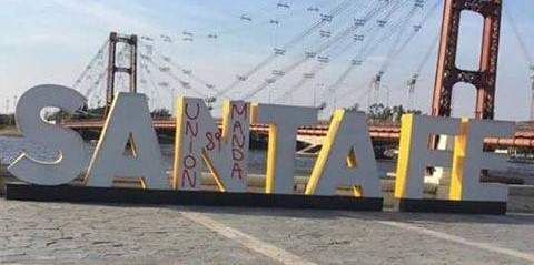 Vandalizaron las letras instaladas en la costanera oeste