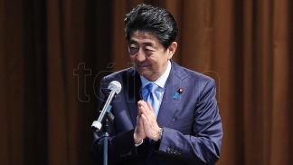 Japón: La imagen de Abe en caída por sospechas que favoreció a un amigo