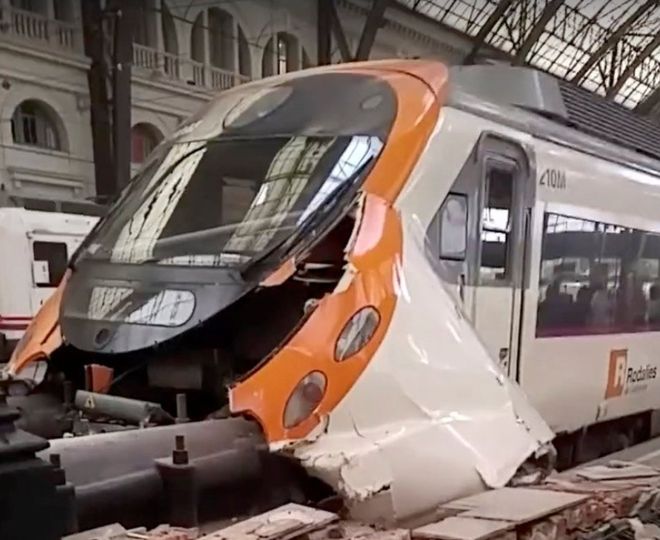Un accidente de tren en Barcelona dejó 54 heridos, uno grave