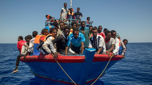 Italia: Aprobación exprés al envío de naves a Libia para controlar la inmigración