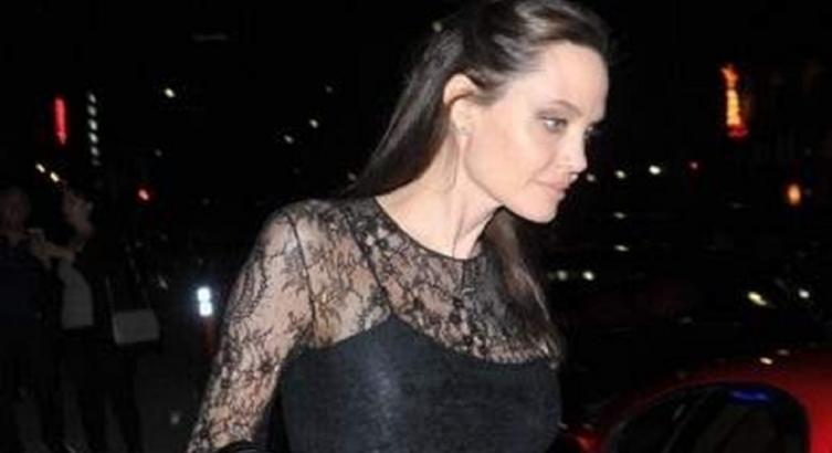 LA EXTRAÑA ENFERMEDAD QUE AFECTA EL ROSTRO DE ANGELINA JOLIE