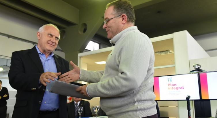 Lifschitz presentó plan integral de intervención ante emergencia hídrica 