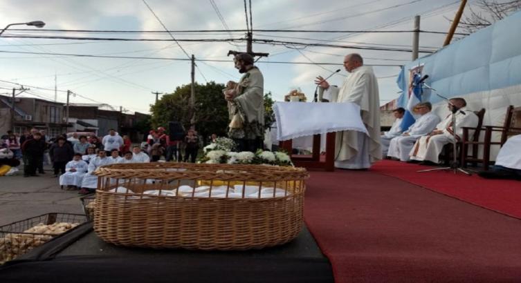 San Cayetano: pocos feligreses se acercaron a la parroquia