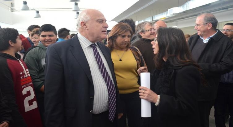 Lifschitz y Qüesta recorrieron la obra de la Escuela Nº 614