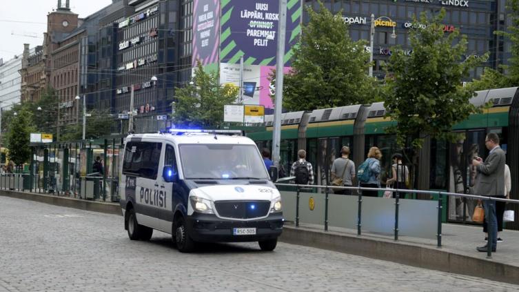 Finlandia: La policía le disparó a un hombre que apuñaló a varias personas