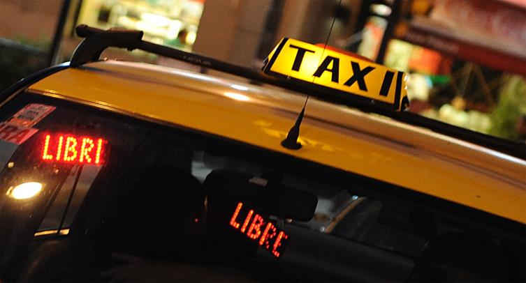 Desde las cero de este sábado aumentó la tarifa de taxis