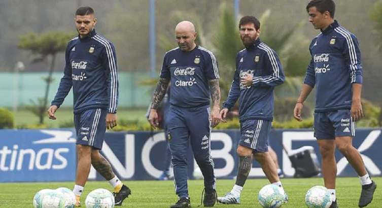 SAMPAOLI MANTUVO EL TRIDENTE Y MODIFICÓ EL MEDIOCAMPO Y LA DEFENSA