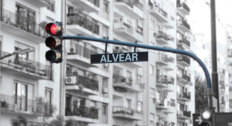 Solicitan colocar nomencladores pescantes en los semáforos 