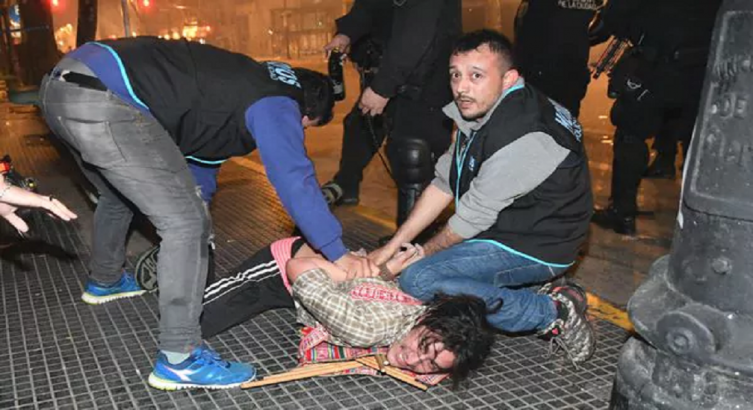 Los detenidos tras la movilización por Santiago Maldonado serán indagados hoy