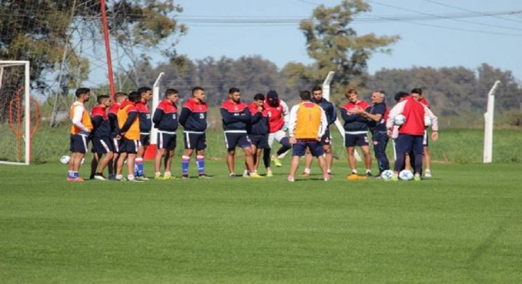 UNIÓN: PRÁCTICA CON PLANTEL COMPLETO