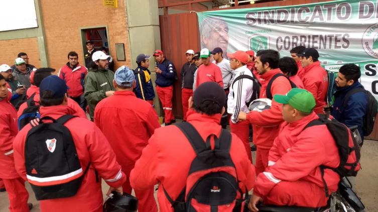 Camioneros ratificó la continuidad del paro en Coca Cola