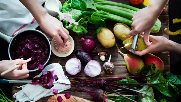 Cocinar como la abuela: la industria alimenticia apuesta por lo natural