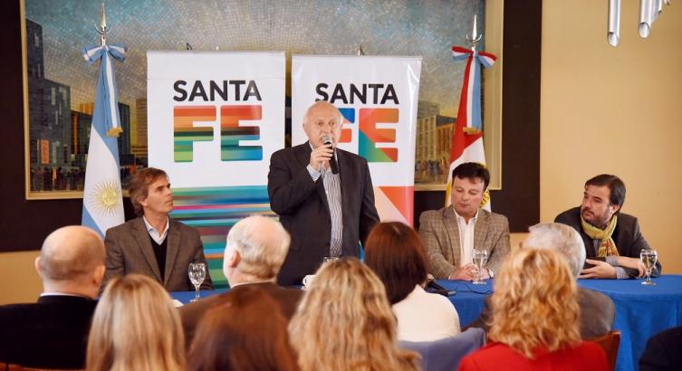 La provincia entregó 14 viviendas en el barrio Esmeralda de Santa Fe