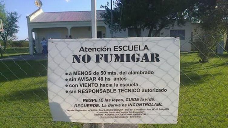 Denuncian fumigaciones en tres escuelas rurales
