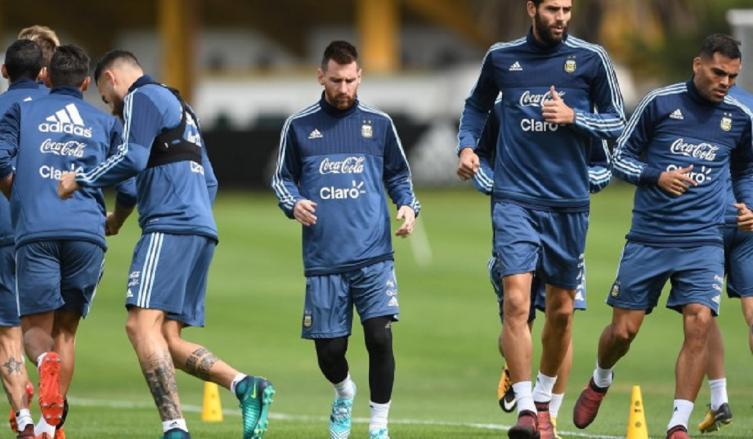 SAMPAOLI CAMBIA DE ESQUEMA Y SACA DEL EQUIPO A DYBALA