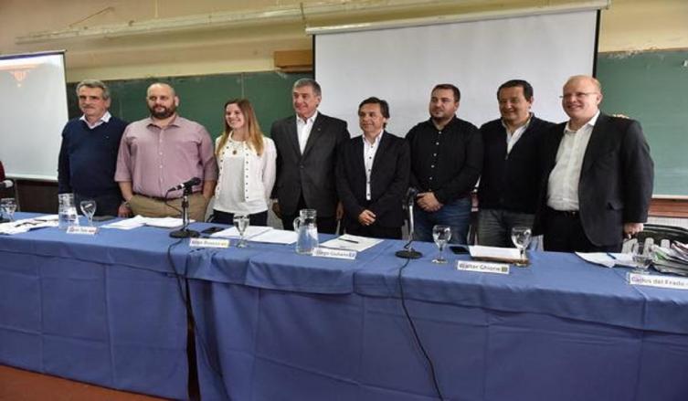“Es lamentable que un ex rector de la universidad pública no se presente a un debate en la UNR