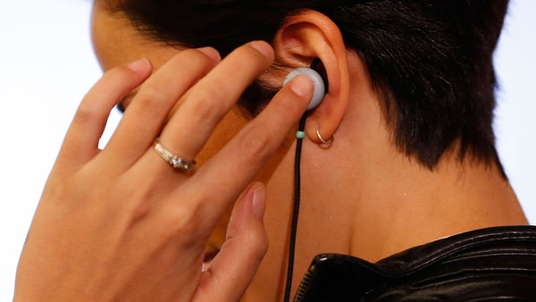 Pixel Buds, los auriculares de Google que traducen en tiempo real