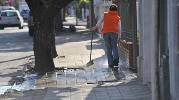 Ahora se puede baldear también los jueves