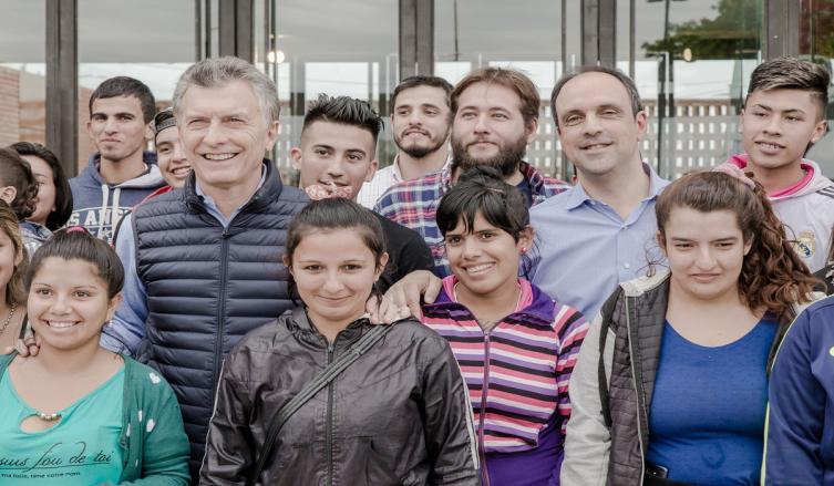 Mauricio Macri y José Corral visitaron el edificio NIDO de Barranquitas Sur
