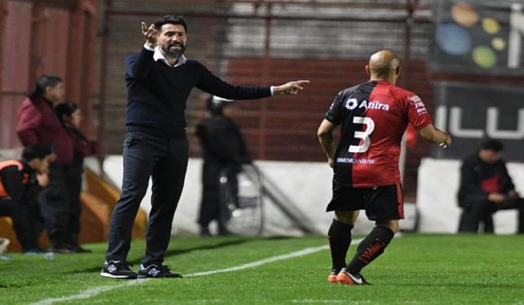 DOMINGUEZ PIENSA ATACAR DE ARRANQUE A TEMPERLEY 