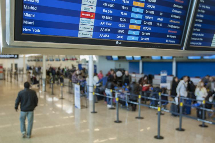 Más de 20 vuelos cancelados de Aerolíneas Argentinas en Aeroparque
