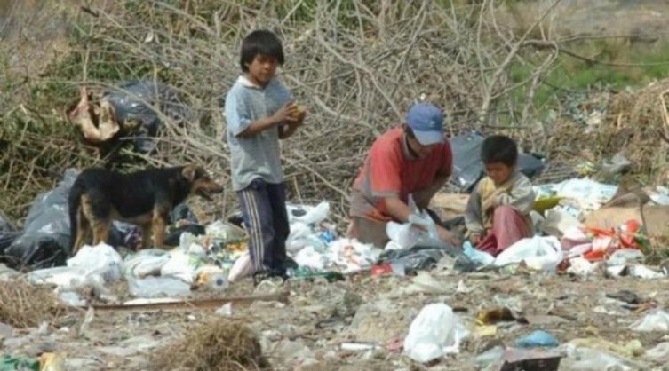 Se redujo a casi la mitad el índice de indigencia