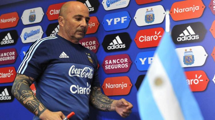 Sampaoli entregó la lista para los amistosos con una sorpresa y bancó a Beccacece