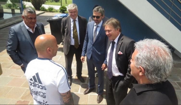 TAPIA Y SAMPAOLI RECIBIERON AL EMBAJADOR RUSO