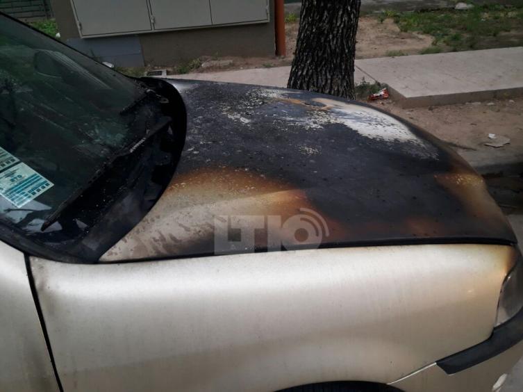Nuevo auto incendiado en la ciudad