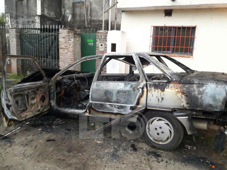 Incendiaron un segundo auto en Santa Rosa de Lima