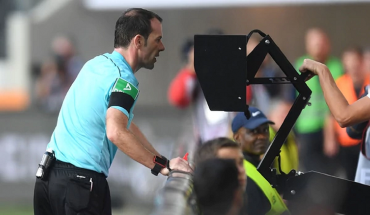 EL SISTEMA VAR EN LA BUNDESLIGA: ANALIZAN ELIMINARLO 
