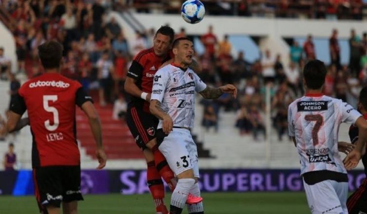 NEWELLS LUCHÓ Y SE TRAJO UN PUNTO ANTE PATRONATO EN PARANÁ