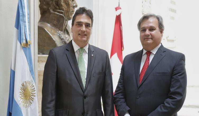 El ministro Farías recibió al embajador suizo