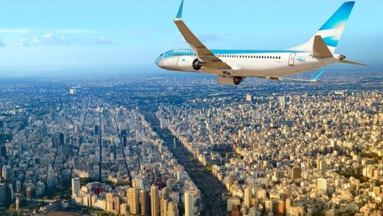 Aerolíneas Argentinas bajará a tres los vuelos semanales a Barcelona