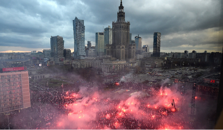Las imágenes de la multitudinaria marcha de la extrema derecha en Polonia