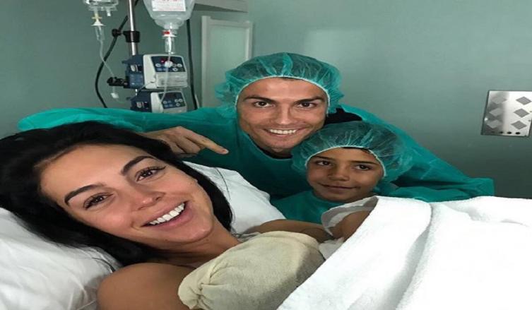 CRISTIANO PRESENTÓ A SU NUEVA HIJA