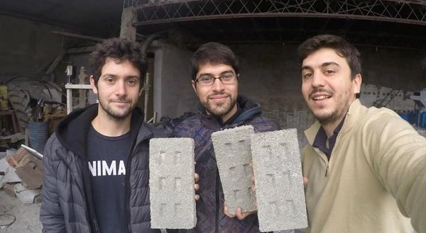Google premió a tres argentinos que convierten la basura en viviendas