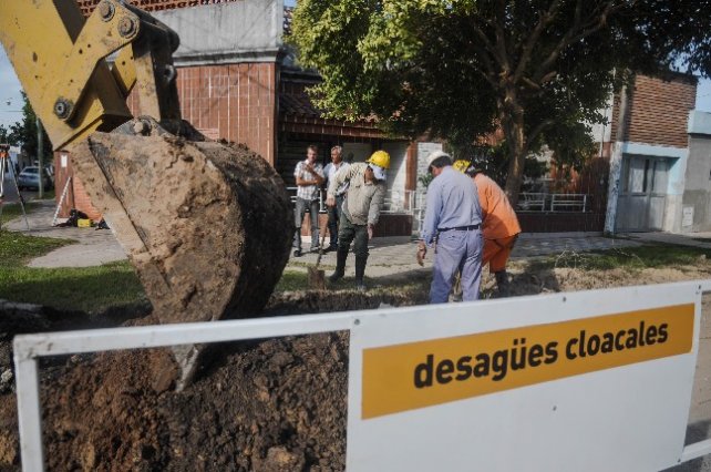 Bº Los Hornos: el Municipio licita  obras de cloacas
