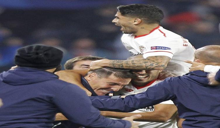 LOS JUGADORES DE BERIZZO LO ABRAZARON EMOCIONADOS EN EL GOL DEL EMPATE