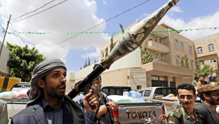 Los rebeldes huties de Yemen lanzan un nuevo misil contra Arabia Saudita